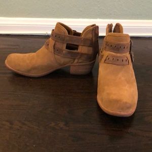 Ugg tan booties